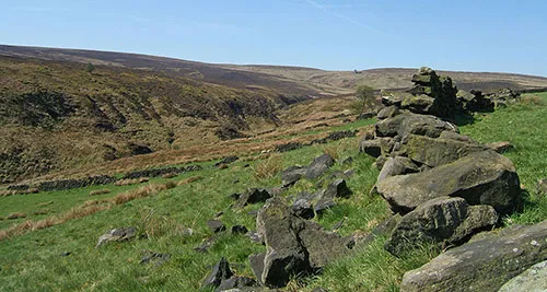Distant approach to Top Withens